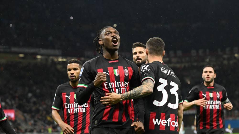 ميلان ينسى أحزانه الأوروبية ويسحق سامبدوريا (5-1) ويواصل مطاردة مركز مؤهل لدوري الأبطال