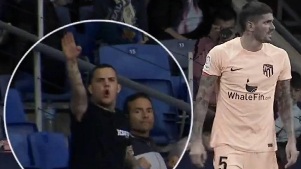 "طرد" مشجع لإسبانيول من الملعب بعد شتمه دي بول وقيامه بـ"التحية الفاشية"