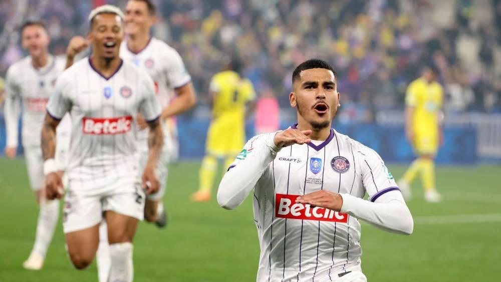 أبوخلال يُسجّل هدفه الـ14 هذا الموسم مع تولوز بزيارته شباك أوكسير برأسية جميلة