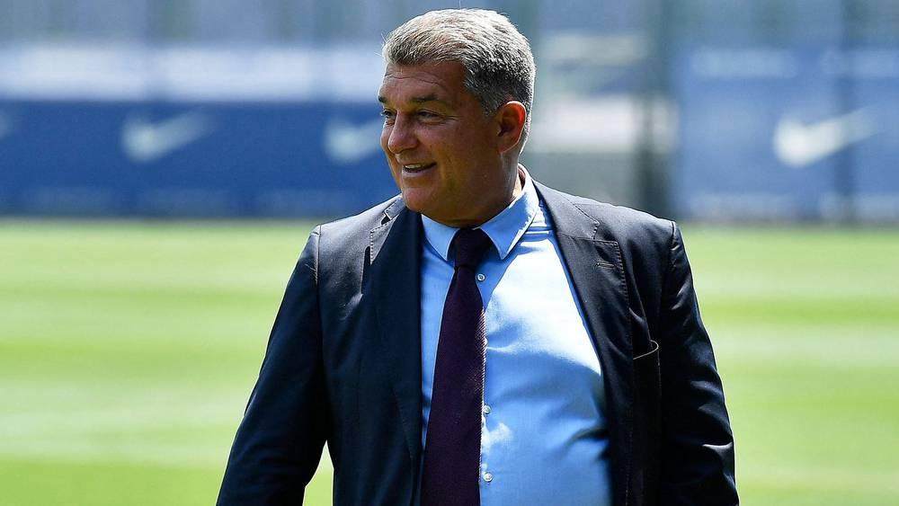 تقارير/ لابورتا تفاوض خلال زيارته للسعودية على تنظيم مباريات ودية لبرشلونة في حال استبعاد فريقه من دوري الأبطال