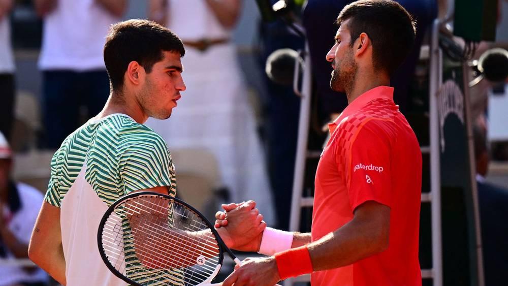 مستفيدا من إصابة ألكاراز.. دجوكوفيتش يفوز ويبلغ نهائي "رولان غاروس"