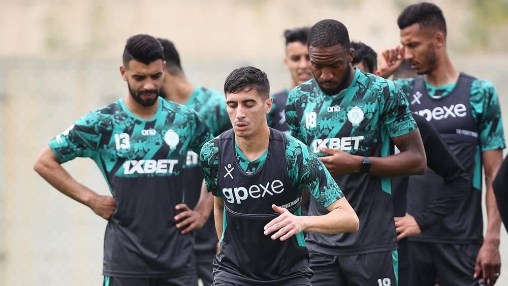 قائمة الرجاء لمباراة نهضة بركان تشهد عدة غيابات أبرزها أهولو وحركاس مقابل حضور حافيظي وعودة الوردي