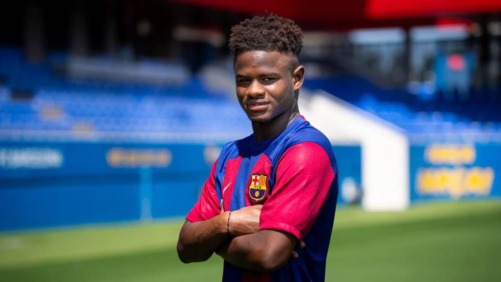 رسميا/ برشلونة "ب" يتعاقد مع السنغالي "ميكايل فايي" (18 سنة)