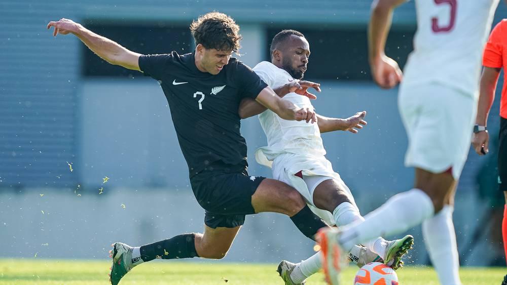 منتخب نيوزيلندا يرفض استكمال مباراته ضد قطر بعد تعرض أحد لاعبيه لـ"إساءات عنصرية"!