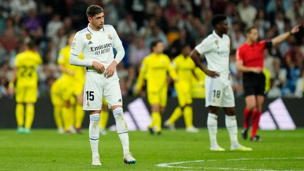 قاضي إسباني يدعو لإيقاف فالفيردي لـ5 مباريات بعد واقعة لكمه لأليكس بايينا لاعب فياريال