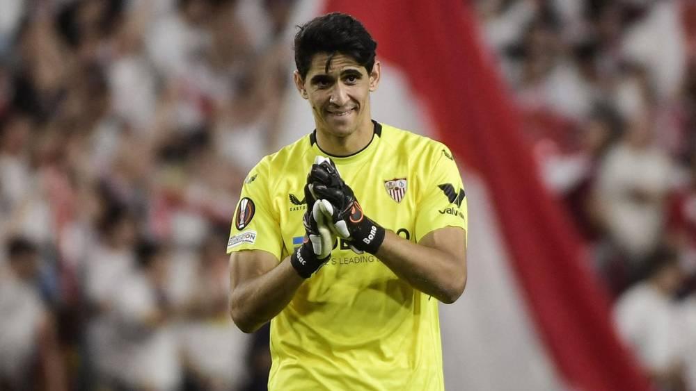 تقارير إسبانية/ بونو لن يرضخ للإغراءات المادية للسعودية ويريد اللعب في نادٍ كبير في حال رحيله عن إشبيلية