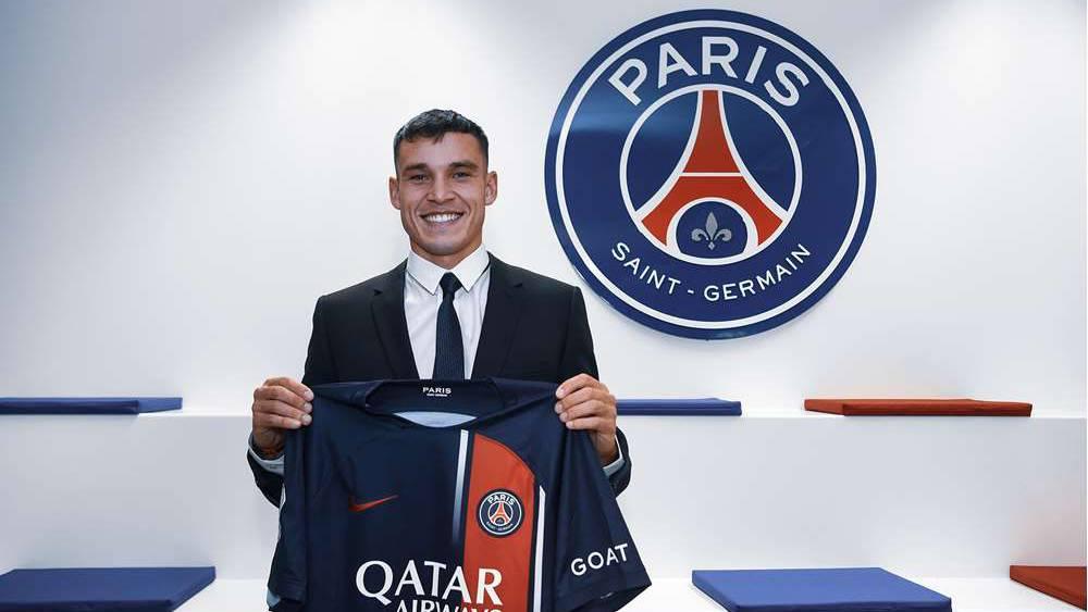 رسميا/ باريس سان جيرمان يعلن تعاقده مع الأوروجوياني مانويل أوجارت