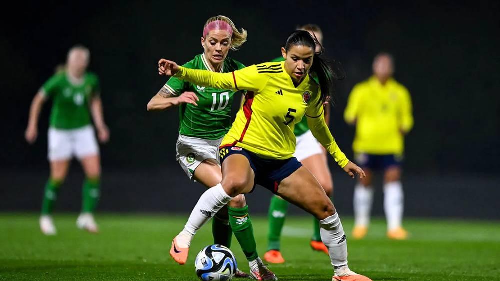 المنتخب الأيرلندي النسوي ينسحب من مباراته الإعدادية أمام كولومبيا (خصم المغرب في المونديال) بسبب "العنف الزائد"