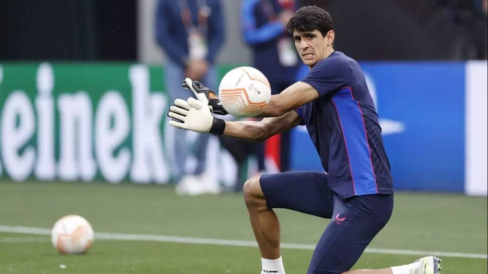 بونو يعود إلى تداريب إشبيلية غدا الإثنين استعدادا للموسم الجديد