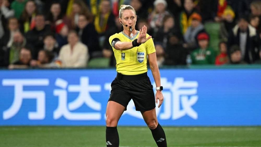 الحكمة الأمريكية "توري بينسو" تقود مواجهة المغرب وفرنسا في ثمن نهائي مونديال السيدات