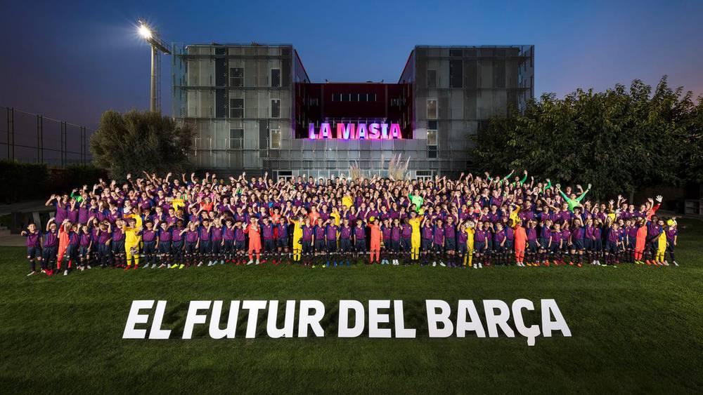 برشلونة يلغي خدمة "التاكسي" للاعبي "لا ماسيا" والقرار يدفع بعض الآباء لإخراج أبنائهم من الأكاديمية