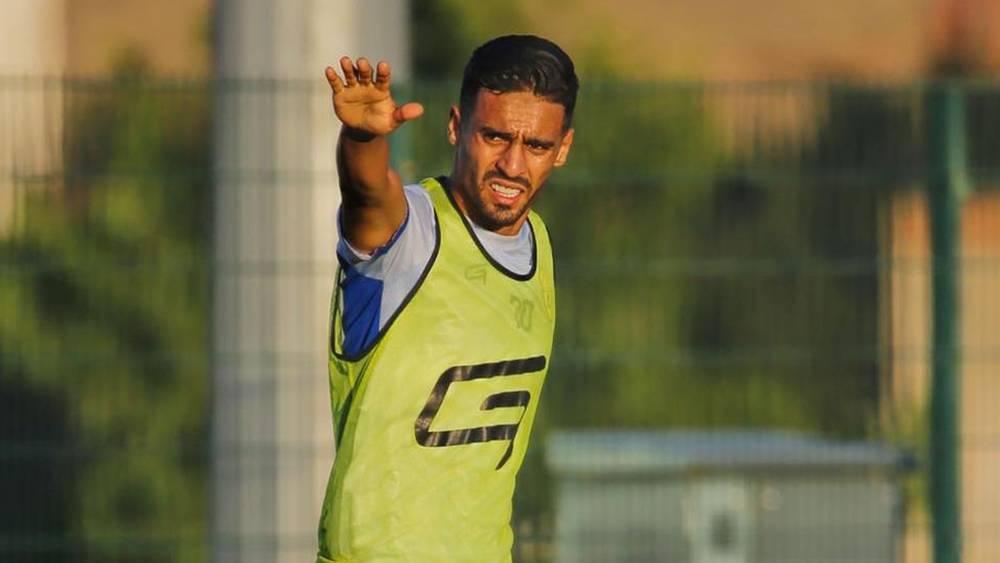 طارق أستاتي يوقع عقدًا لمدة موسمين مع حسنية أكادير