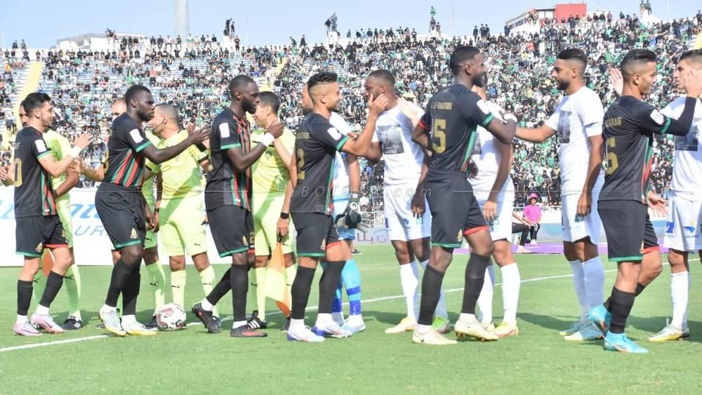 البطولة الاحترافية/ التعادل الإيجابي يحسم "الكلاسيكو" بين الرجاء وضيفه الجيش الملكي (2-2)