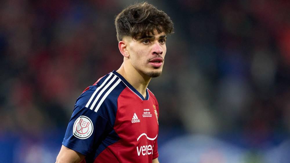 المدير الرياضي لأوساسونا: "كانت هناك إمكانية للتوقيع مع الزلزولي لكنه أراد الذهاب إلى بيتيس"