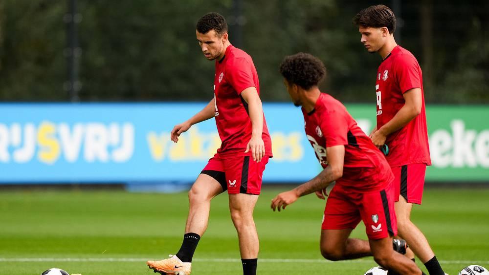 أسامة إدريسي يتدرب مع فاينورد الهولندي للحفاظ على لياقته البدنية قبل الحسم في مستقبله