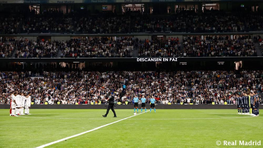ملعب "سانتياغو برنابيو" يقف دقيقة صمتٍ حداداً على ضحايا "زلزال الحوز" و"إعصار دانيال" قبل مباراة ريال مدريد وسوسيداد