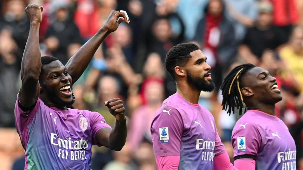 ميلان يعبر فيرونا ويتقاسم صدارة الدوري الإيطالي مع الإنتر