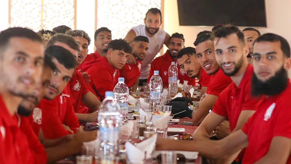 بعثة الوداد تحط الرحال بمدينة وجدة تأهبا لمواجهة نهضة بركان وأبو الفتح أبرز الغيابات