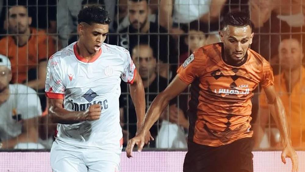 البطولة الاحترافية/ التعادل السلبي يحسم مواجهة الوداد ومضيفه نهضة بركان "المنقوص عدديا" (0-0)