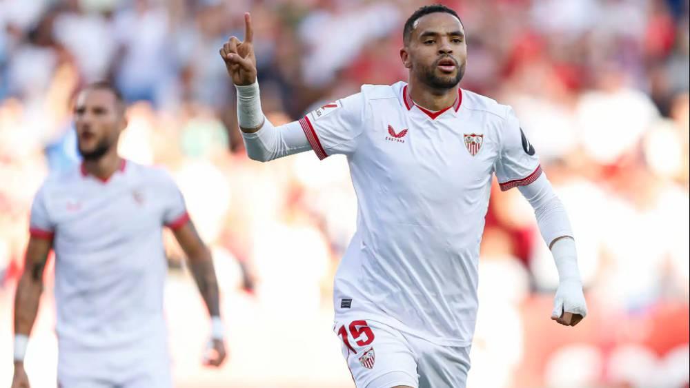 النصيري يعود إلى قائمة إشبيلية ضد بي إس في آيندهوفن بعد تعافيه من الإصابة