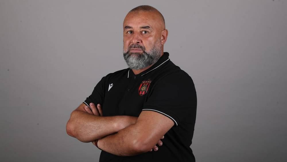 رسميا/ بنشيخة يستقيل من تدريب اتحاد العاصمة بسبب تلقيه عبارات "سب وشتم" من جماهير النادي