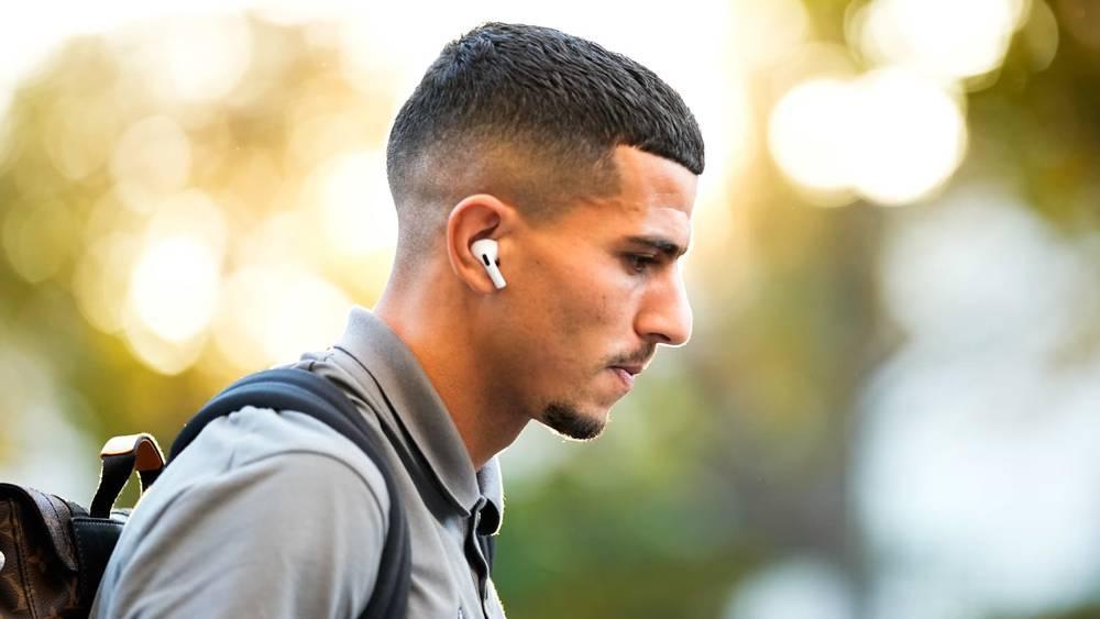 الجزائري يوسف عطال يعتذر عن منشوراته الداعمة لفلسطين ويدين العنف في أي مكان بالعالم