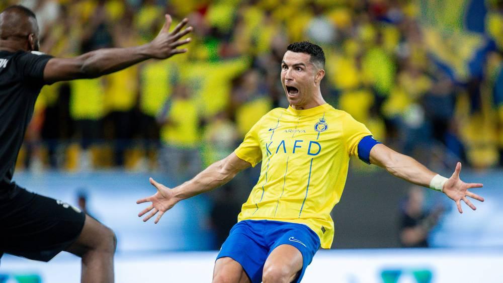 كريستيانو رونالدو يسجل هدف الفوز للنصر على ضمك (2-1) من ضربة حرة مباشرة