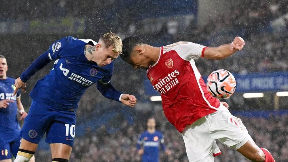 أرسنال يتقاسم صدارة الدوري الإنجليزي مع مانشستر سيتي بتعادله ضد تشيلسي