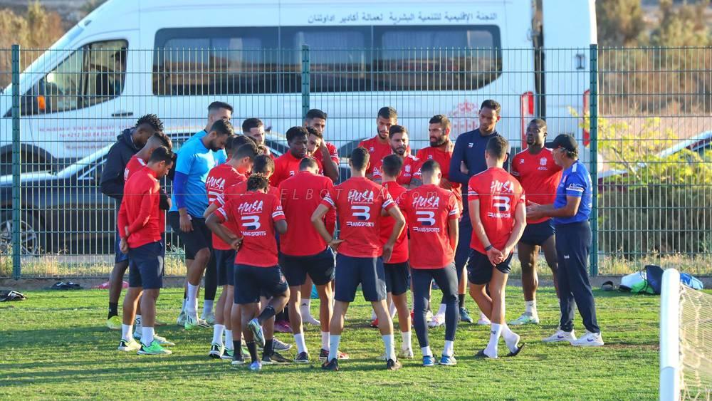 لاعبو حسنية أكادير يواصلون مقاطعة التداريب والسكيتوي يستنجد بفريق الأمل