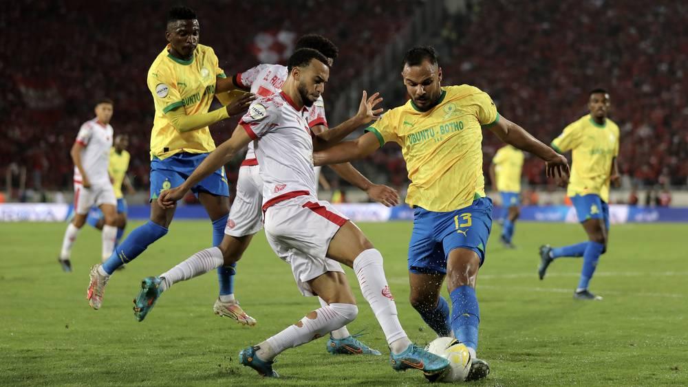 تشكيلة سان داونز في النهائي.. بوطويل يقود الخط الدفاعي وحضور أساسي للمهاجم شالوليلي