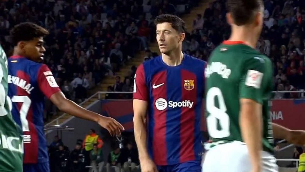 ليفاندوفسكي عن رفضه مصافحة يامال: "ما حدث كان مجرد حادث.. اللاعبون يصرخون على بعضهم البعض لكن لا توجد نوايا سيئة بينهم"