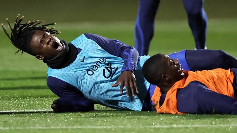 إثر إصابته بعد احتكاك مع ديمبيلي.. كامافينغا مهدد بالغياب لمدة شهرين عن ريال مدريد!