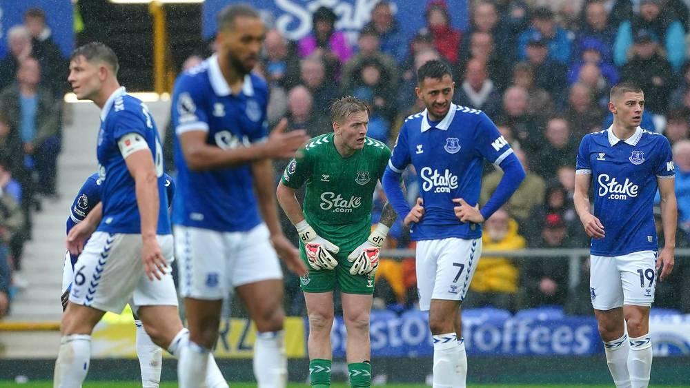 خصم 10 نقاط لإيفرتون في الدوري الإنجليزي الممتاز