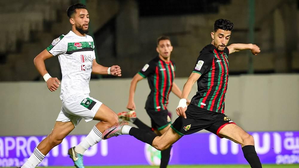 هيئة الانضباط تصدر عقوبات في حق بعض مكونات البطولة من بينها توقيف عبد الفتاح حدراف لمباراة واحدة وتغرم أندية بسبب الشهب الإصطناعية