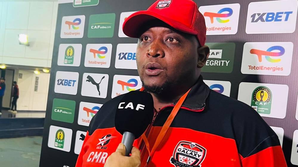 راموريولي (مدرب جوانينغ غالاكسي) يغادر الندوة الصحفية غاضبًا بعد سؤاله عن استخدام "السحر الأسود" في مباراة الوداد!