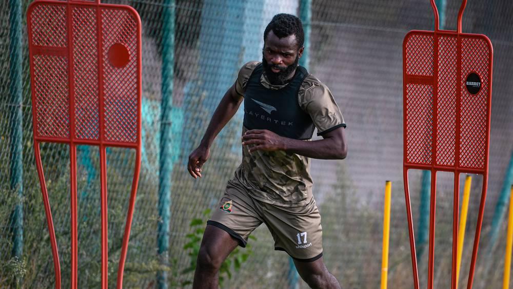 الجيش الملكي يُعلن إصابة لاعبه موريسون على مستوى الرباط الصليبي ومُدة غيابه تصل إلى 6 أشهر