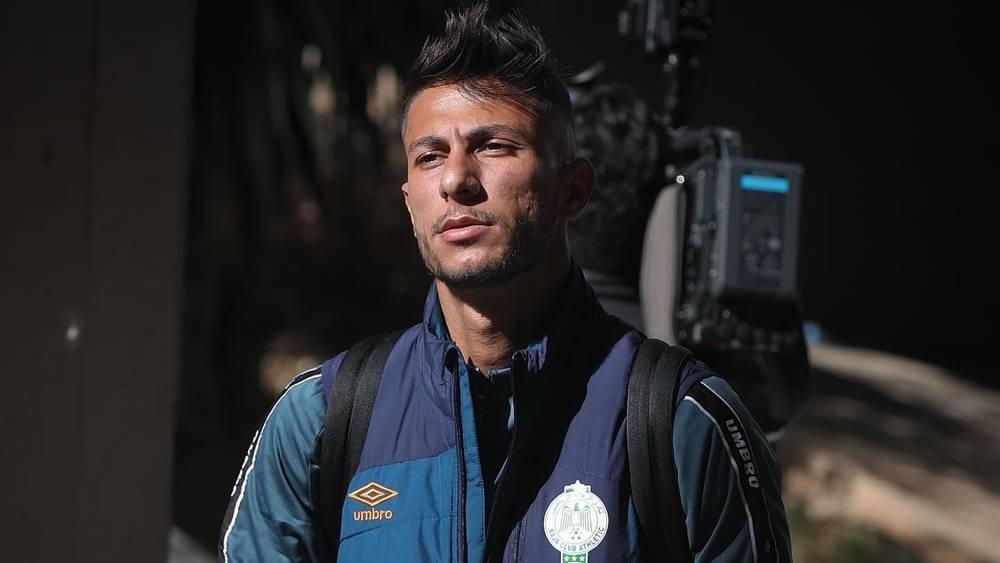 الرجاء يرخص لبوزوق بالغياب عن التداريب بسبب مرض والده