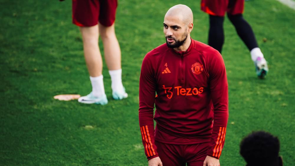 "الغارديان"/ بعد الشكوك حول أدائه رفقة الفريق.. اليونايتد يبحث عن لاعبٍ جديد يشغل مركز أمرابط