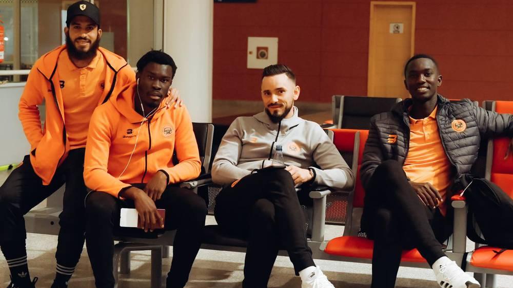 بعثة نهضة بركان تغادر صوب باماكو استعدادا لمواجهة الملعب المالي في كأس الكونفدرالية