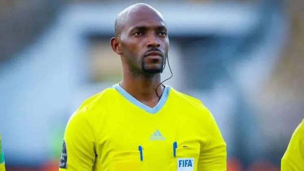 عصبة الأبطال/ "الكاف" يعين الغابوني "باتريس مابيامي" حكما لمواجهة الوداد وأسيك ميموزا