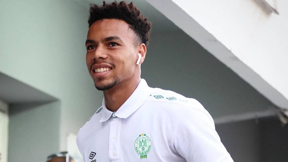 الرجاء الرياضي يعلن تجديد عقود 4 لاعبين لـ3 مواسم ونصف من بينهم العراسي والمشخشخ