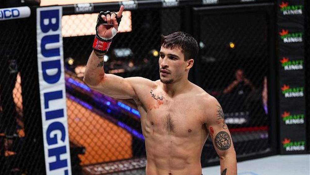 حفيد أسطورة المُلاكمة محمد علي كلاي: "عِندما أشعرُ بالضغط والتّوتر أستعينُ بقراءة القرآن قبل أي نِزال أخوضه"