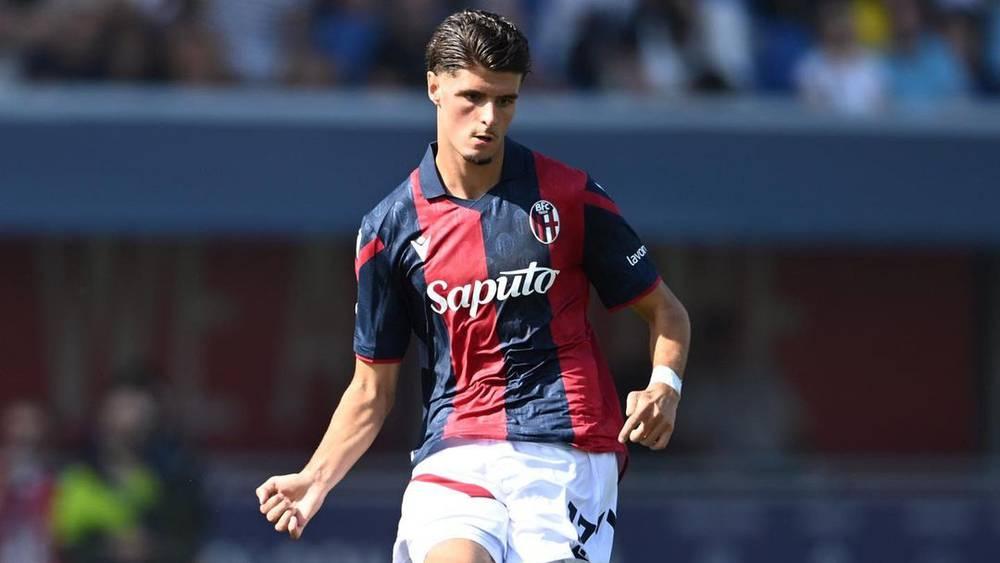 مدرب بولونيا يؤكد إمكانية عودة العزوزي إلى الميادين من بوابة مباراة روما غدا الأحد