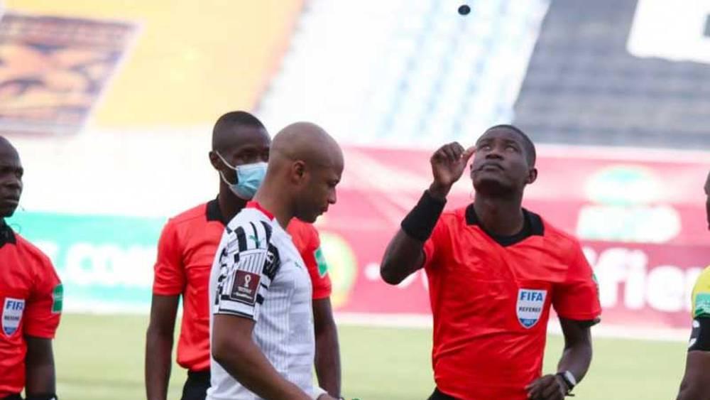 عصبة الأبطال/ الكاف يعين الغابوني "بيير غيسلان أتشو" حكما لمواجهة سيمبا التنزاني والوداد