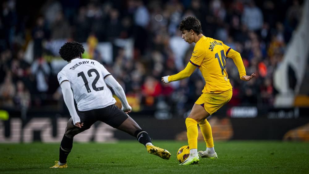 الدوري الإسباني/ برشلونة يسقط في فخ التعادل أمام مضيفه فالنسيا (1-1)