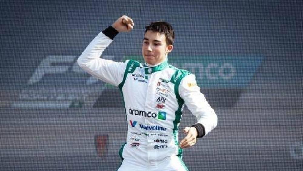 انتصار كبير لسليمان الزنفري بسباق "الفورمولا 4" في البحرين