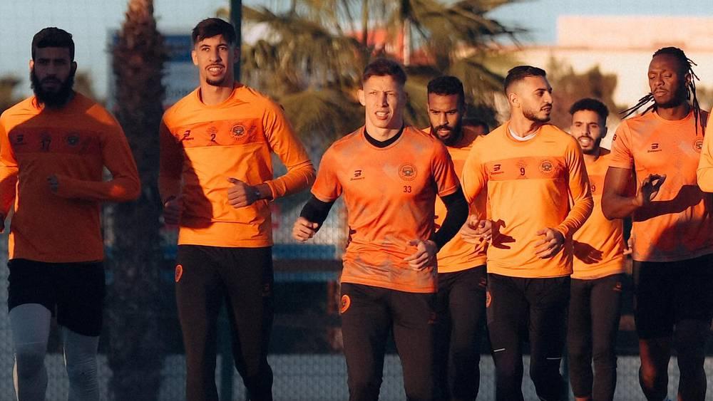 نهضة بركان ينهي تحضيراته استعدادا لمواجهة الرجاء الرياضي غدا الأحد