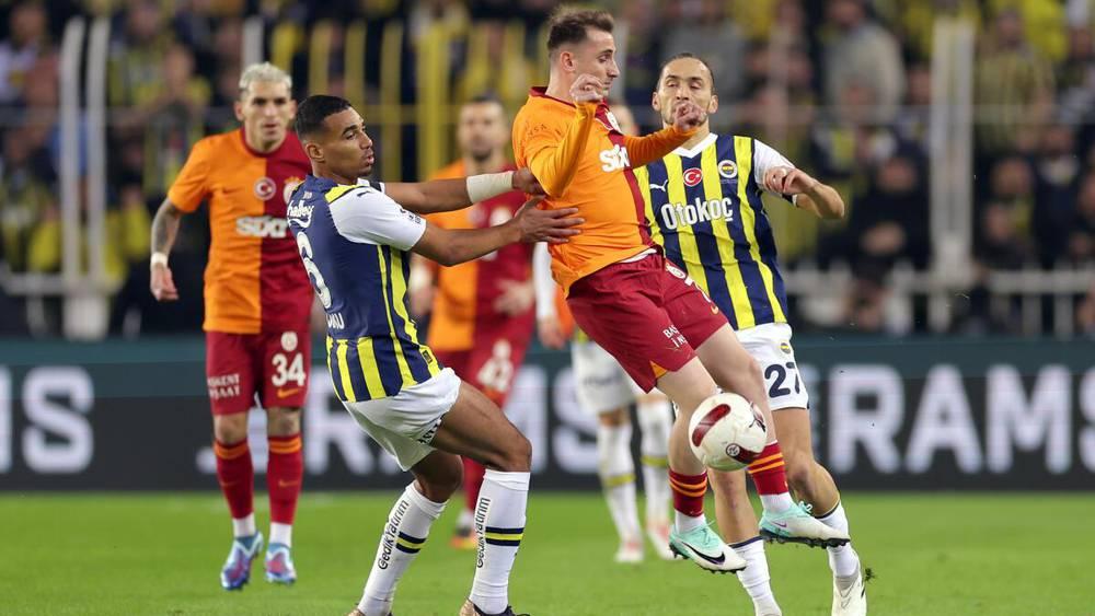 نهائي كأس السوبر التركي يواجه خطر "الإلغاء" بعد قرار السلطات السعودية بمنع لاعبي الفريقين من حمل قميص "أتاتورك" خلال اللقاء