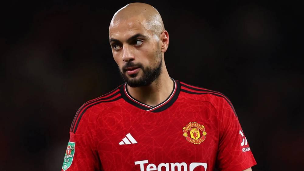 تقارير إيطالية/ أمرابط سيكمل فترة إعارته مع مانشستر يونايتد ولن يعود إلى فيورنتينا بعد "الكان"