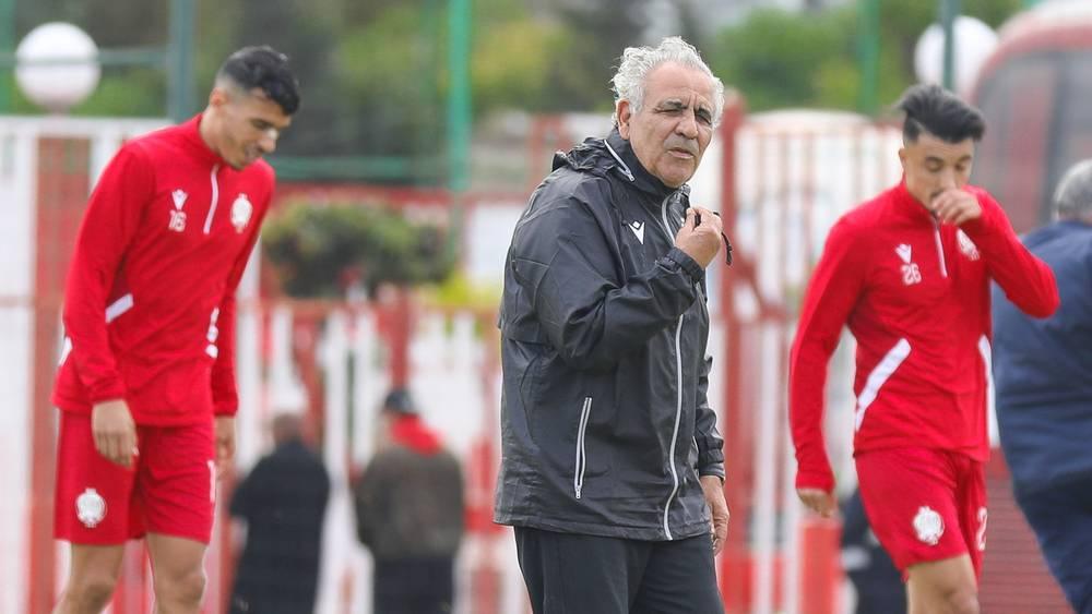 البنزرتي يمنح لاعبي الوداد 10 أيام راحة بعد توقف منافسات البطولة الاحترافية